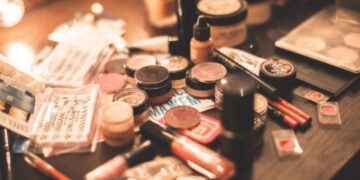 Commercial Makeup Table