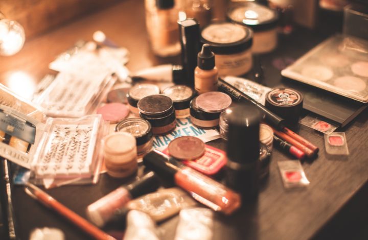 Commercial Makeup Table