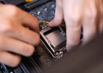Core i7 vs Ryzen 7 Which CPU Is Actually Better